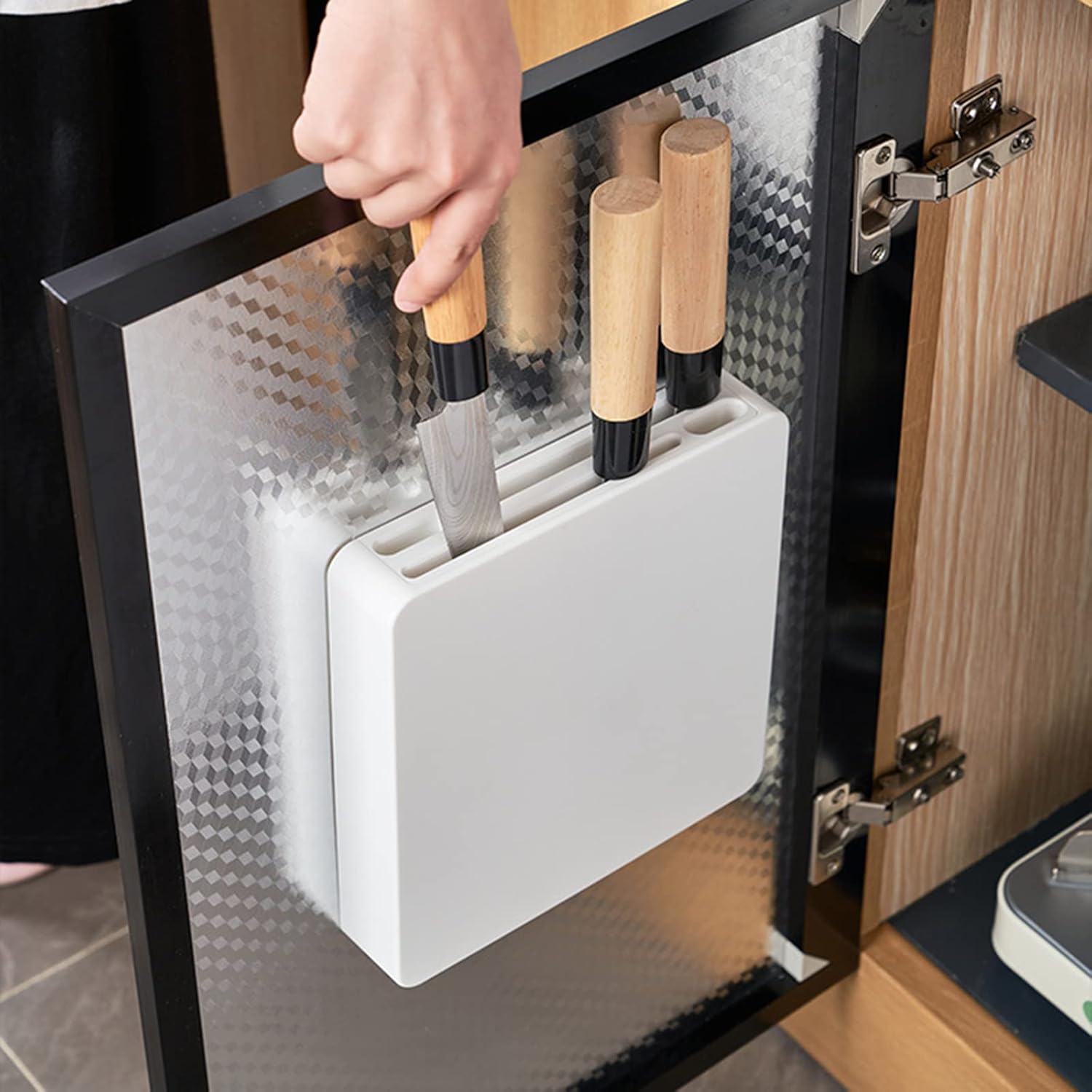 Space-Saving Wall-Mounted Knife Holder 4 Slot