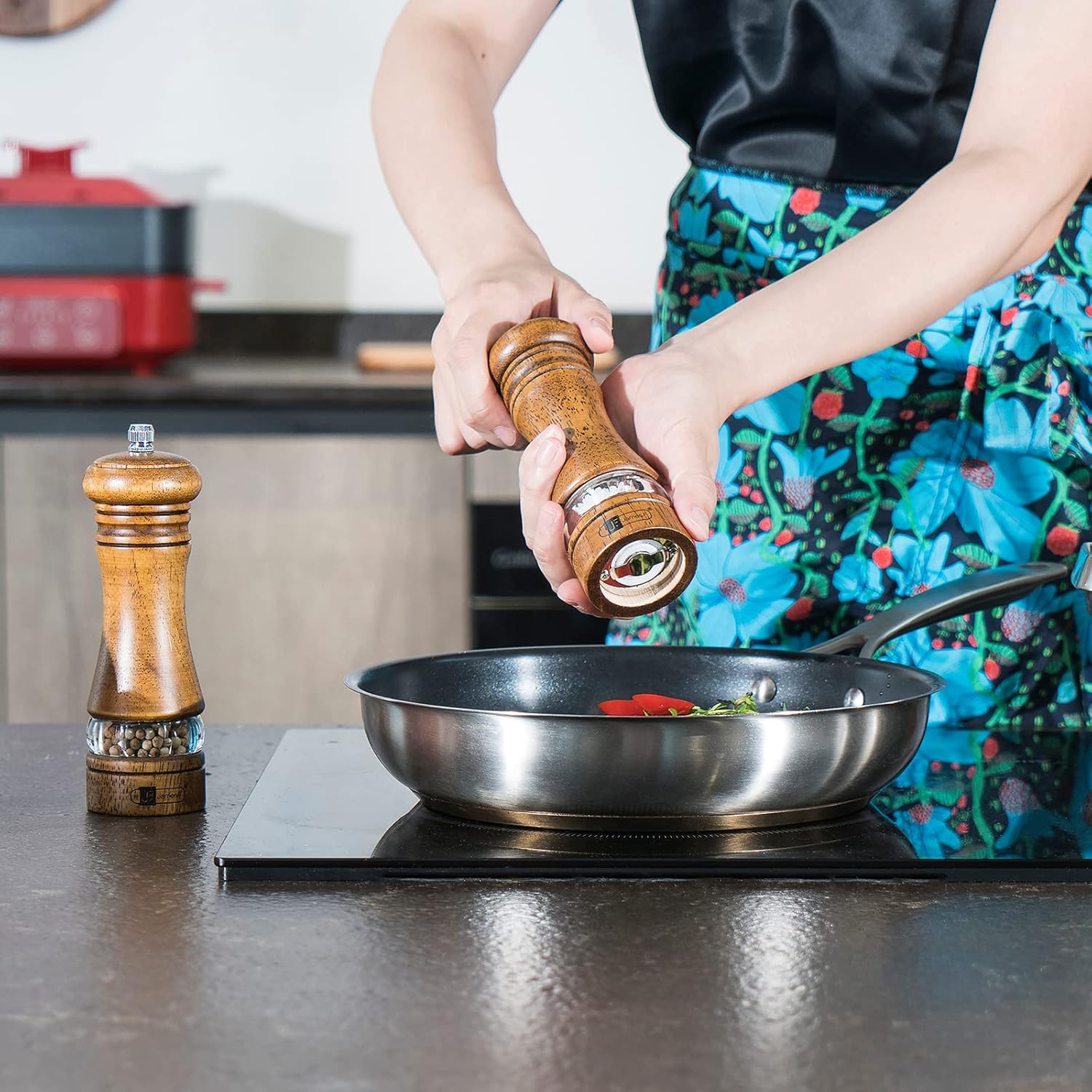 Adjustable Salt and Pepper Mill Set by JF JAMESF