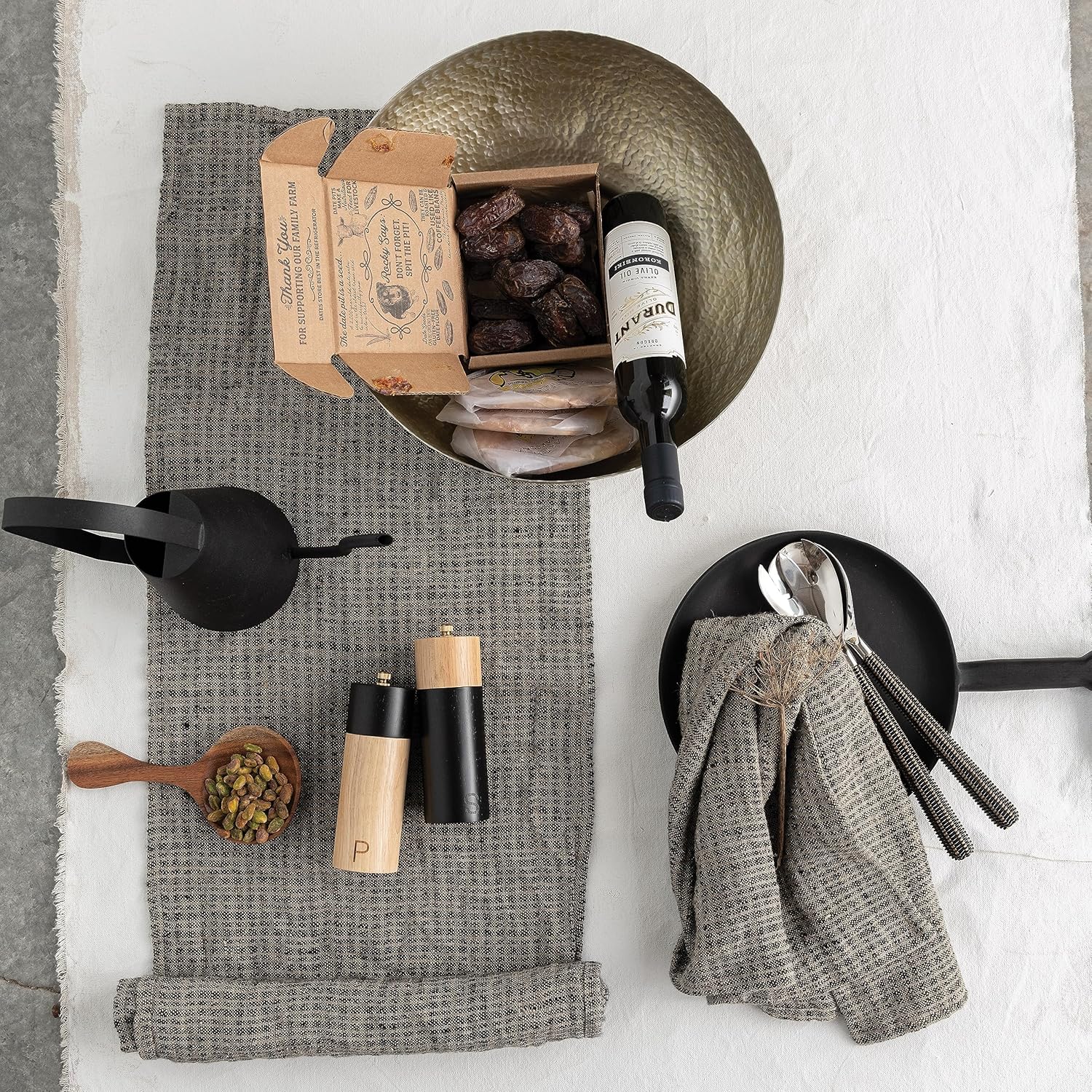 Modern Two-Tone Salt Pepper Mills